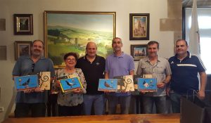 Ángel Quintanal, vencedor de la prueba y Mº del Carmen Villegas,cuarta, recibieron sus premios de manos del teniente alcalde Ángel Rodríguez Uzquiza