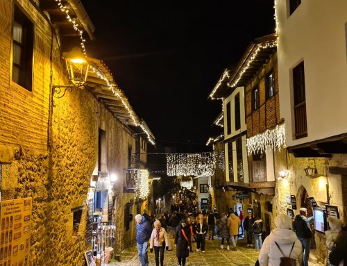 Santillana redobla su apuesta por la Navidad e ilumina aún más sus pueblos